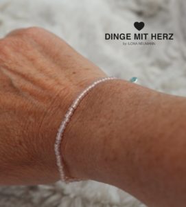 DINGE-MIT-HERZ Armband Mini hellrosa schimmernd gold
